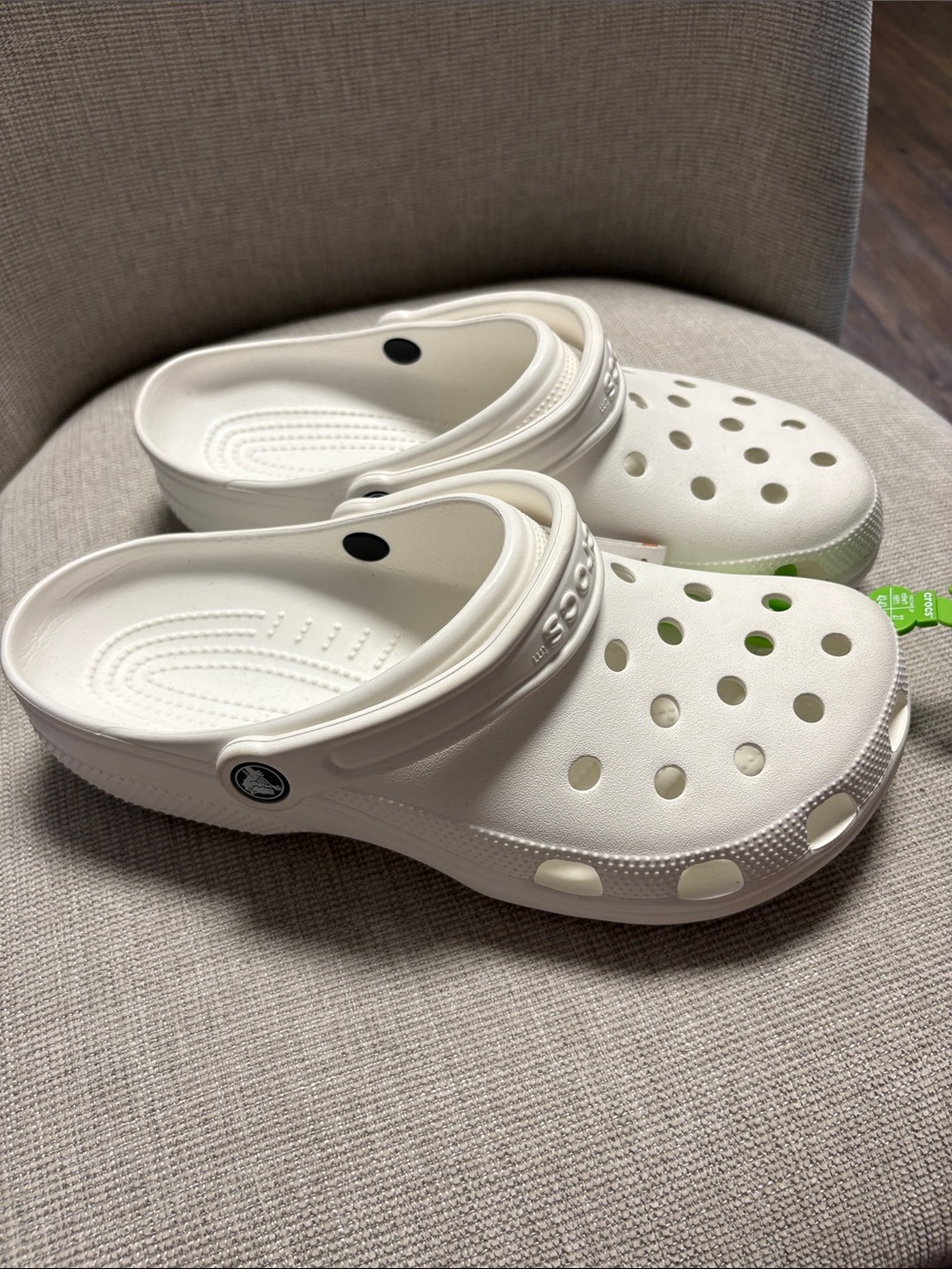 CROCS Classic Clog in White M 9/ W 11